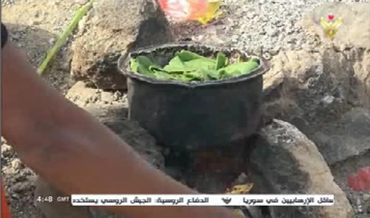 کودکان یمنی برای فرار از گرسنگی و قحطی به خوردن برگ درختان روی آورده‌اند