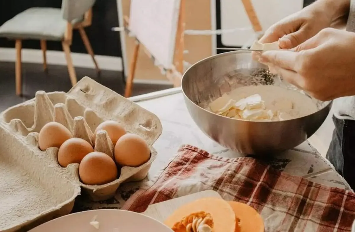 جایگزین‌ تخم مرغ برای پختن شیرینی و کیک‌ | تا حالا از دوغ در شیرینی استفاده کرده‌اید؟