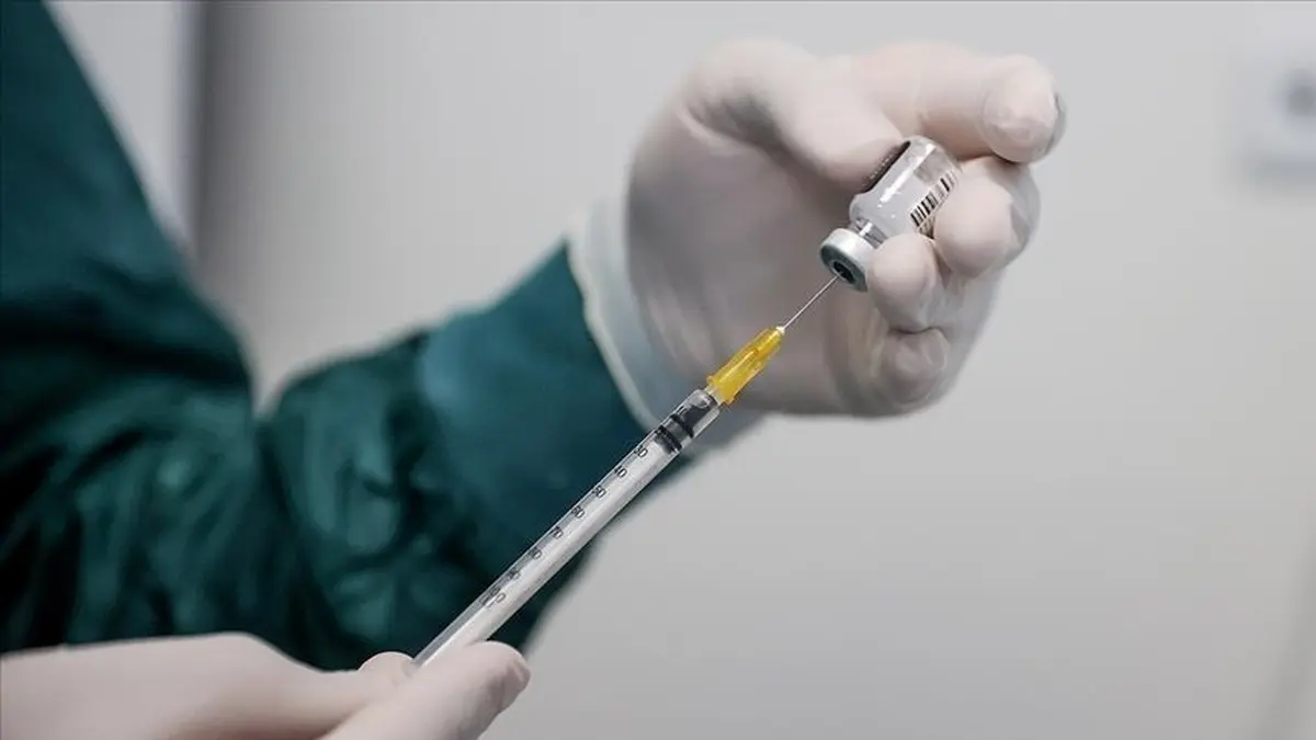 بهبودیافتگان کرونا تزریق واکسن را ۳ هفته به تعویق بیاندازند