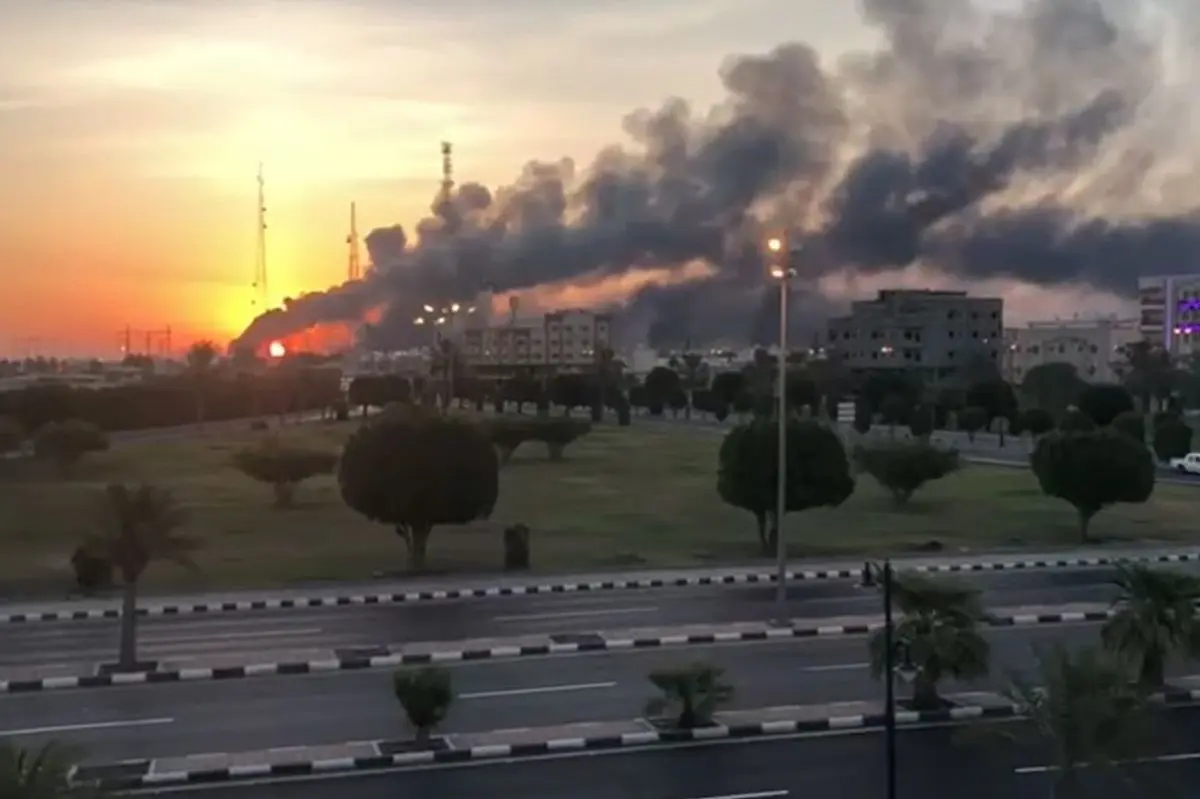 ویدئو : حوثی ها: با ۱۰ پهپاد به تاسیسات نفتی آرامکو عربستان حمله کردیم
