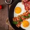 صبح جمعه با یه صبحونه خاص شروع میشه | اسکرمبل سوسیس و قارچ با یه طعم هیجان‌انگیز! +ویدئو