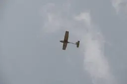 ۵ حمله پهپادی به پایگاه هوایی «ملک خالد» در جنوب عربستان