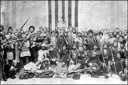 وارونه‌نمایی مشروطه ایرانی