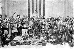 وارونه‌نمایی مشروطه ایرانی