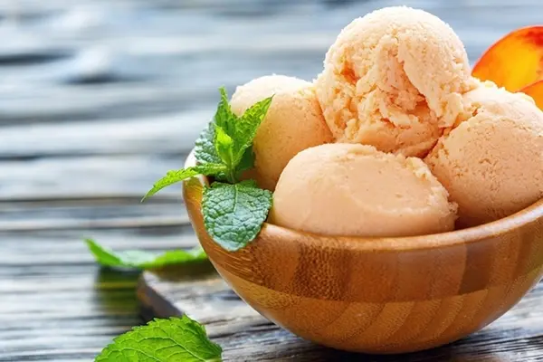 طرز تهیه بستنی میوه‌ای | حالا که فصله هلو این بستنی رو حتما درست کن +ویدئو