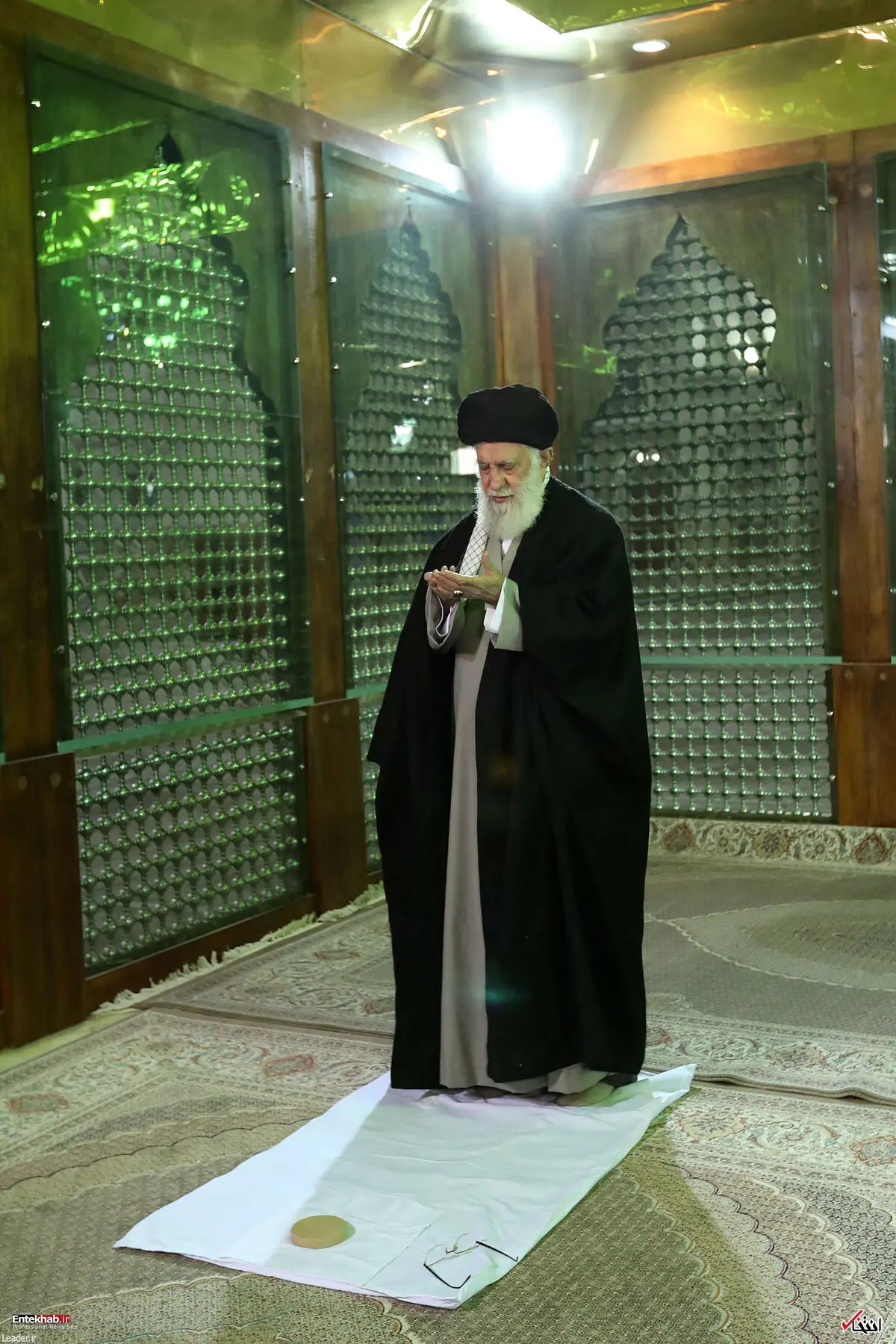 
تصاویر : حضور رهبر انقلاب در مرقد امام خمینی(ره)
