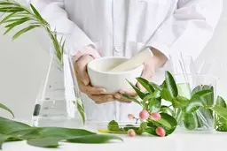 ادغام طب سنتی و طب مدرن در نظام سلامت | اقدامات وزارت بهداشت