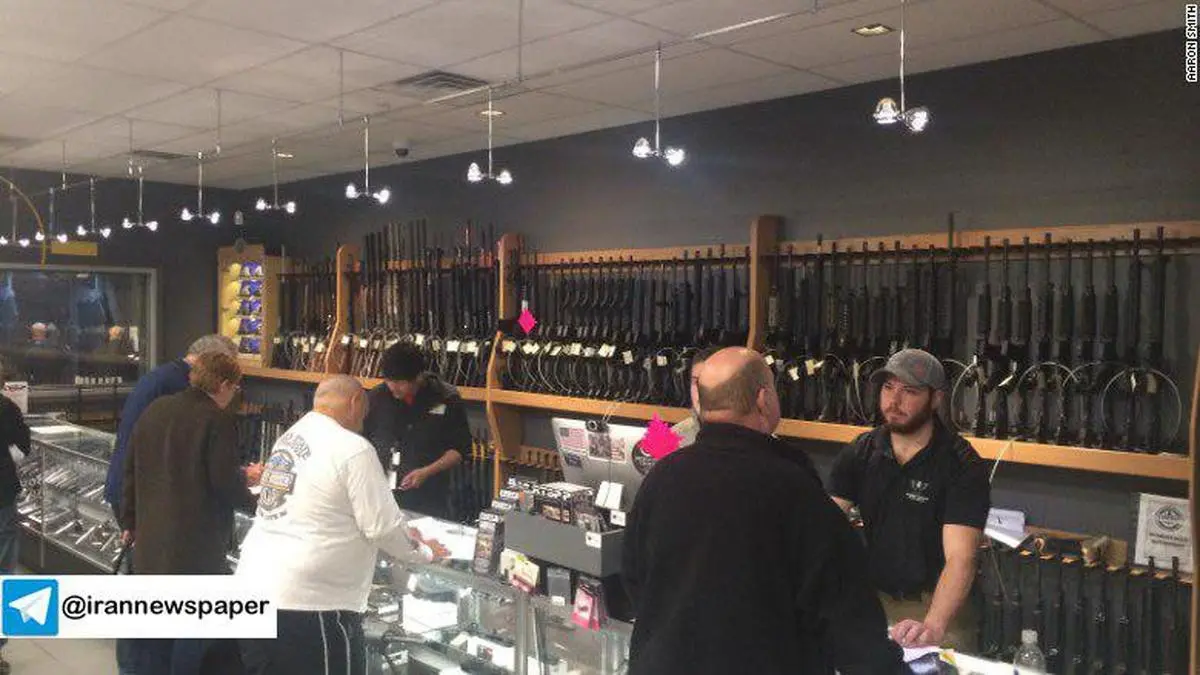 این فروشگاهها انواع اسلحه را با 50 درصد تخفیف به حراج گذاشته اند