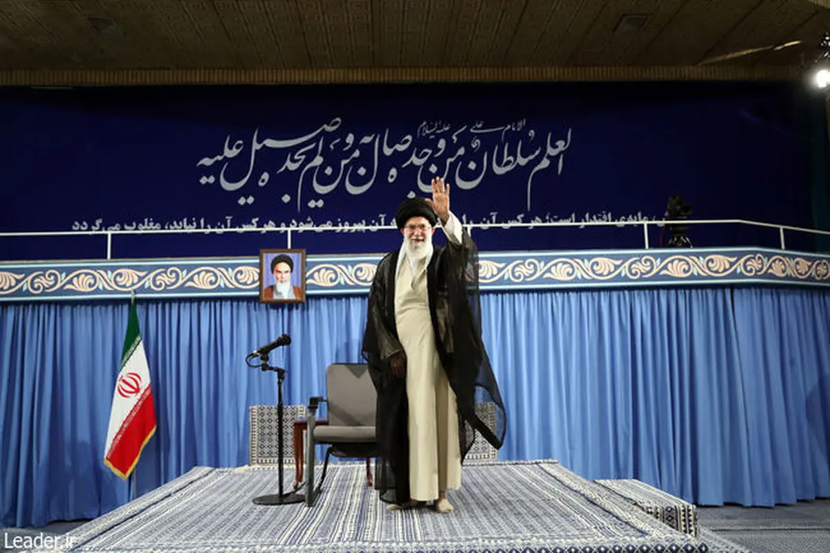 رهبری: لشکر جوانان مؤمن و انقلابی وارد میدان مطالبه آرمانهای انقلاب شوند