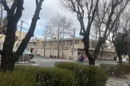 نصب پرچم اوکراین مقابل سفارت لهستان در تهران+تصویر