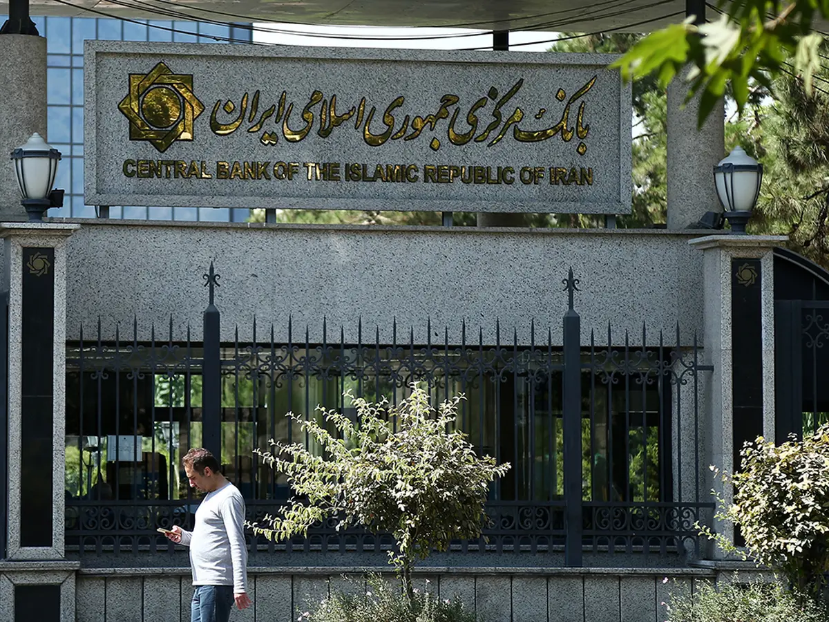 خودشیرینی بانک مرکزی برای دولت حسن روحانی؟ |  رئیس بانک مرکزی، عملاً مطیع رئیس جمهور است | شکست بانک مرکزی در تحقق تورم هدف 22 درصدی 