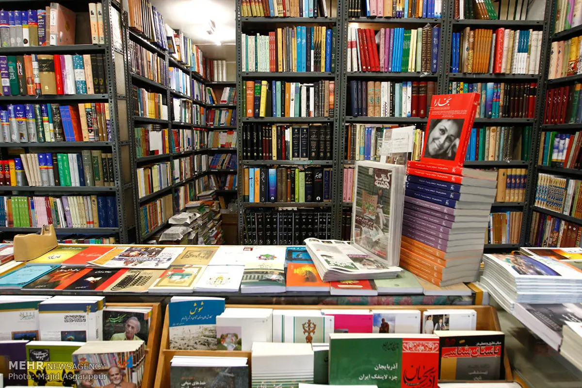 گزارشی از پرفروش‌ترین آثار ادبی مرداد؛ سریال پر سروصدایی که بازار کتاب ایران را تکان داد