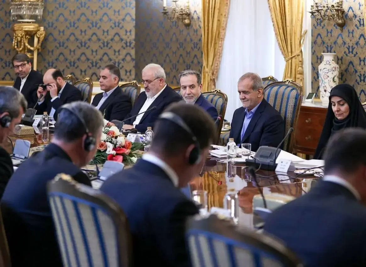 دستان خالی دولت در میدان رسانه | نقدی بر عملکرد تیم اطلاع‌رسانی دولت یک‌سال پس از ریاست‌جمهوری پزشکیان