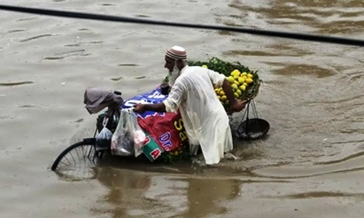 بارش های شدید موسمی لاهور پاکستان را به زیر آب برد