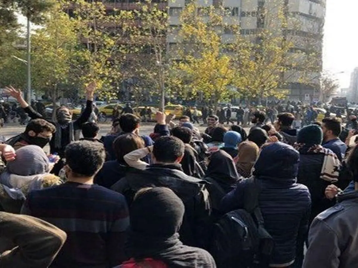 مشاور وزیر اطلاعات: یک عده سلبریتی که حتی 10 تا کتاب هم نخوانده‌اند و سر از سیاست در نمی‌آوردند، تحت تاثیر رفتار غربی ها بی فکر عمل می‌کنند!