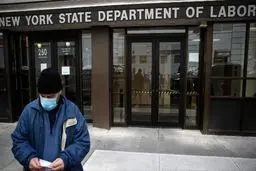 
 در آمریکا شمار متقاضیان بیمه بیکاری به مرز ۴۰ میلیون نفر رسید
