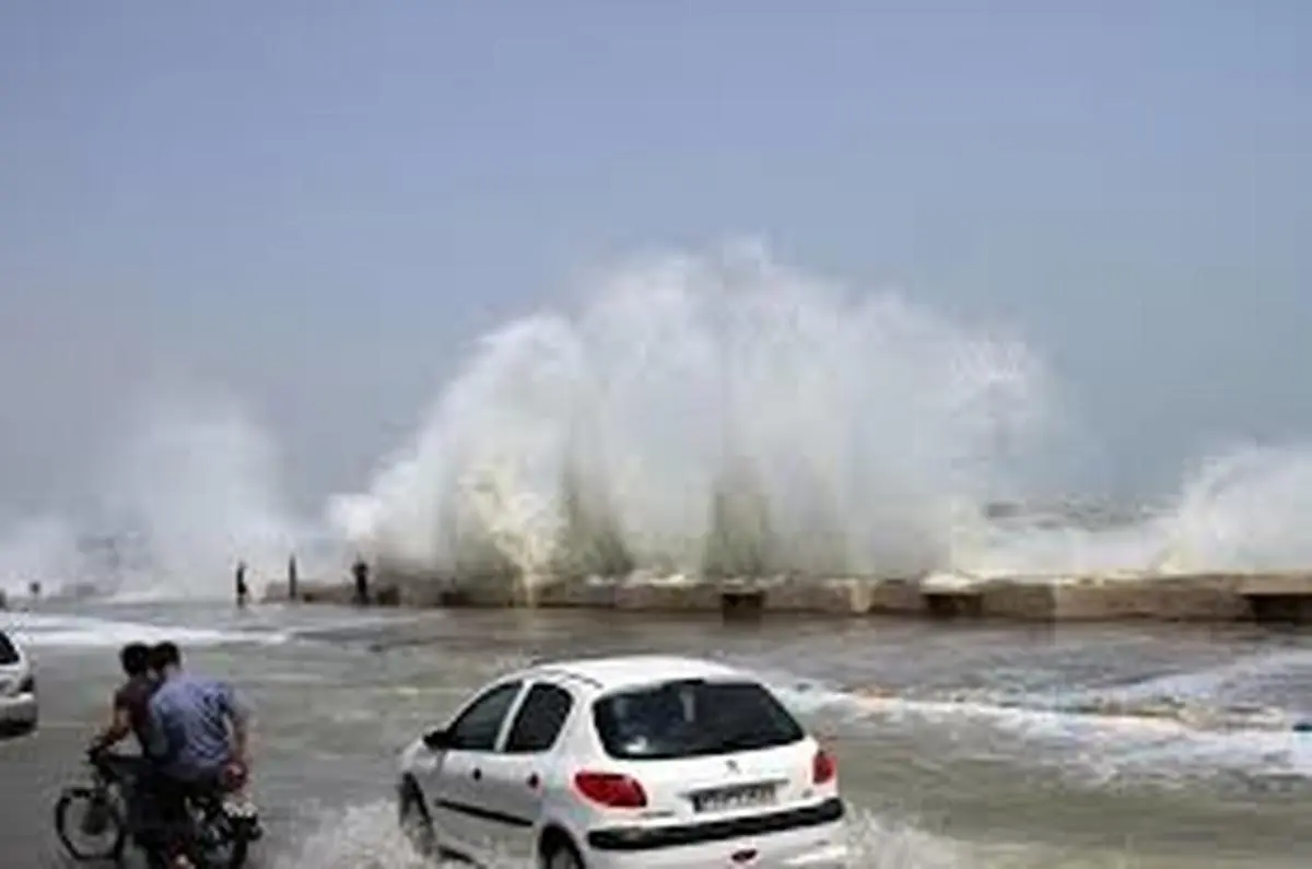 توفان دوگانه در خلیج‌فارس | گردباد و مارپیچ آبی همزمان در کیش +ویدئو