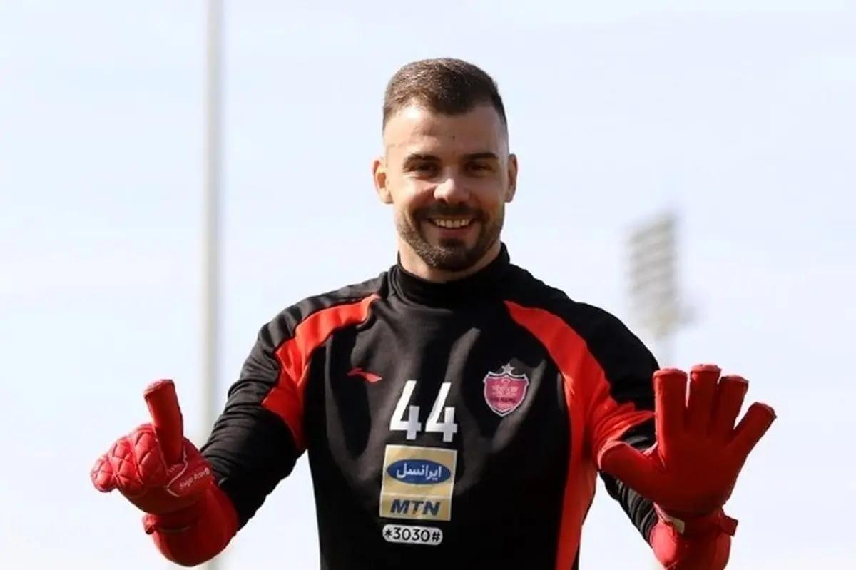 گلر پرسپولیس از ایران رفت