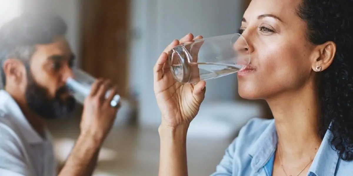چند ترفند ساده برای اینکه آب بیشتری بنوشیم