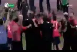 جشن بازیکنان نساجی به همراه کادرفنی پس از سوت پایان بازی+ویدئو 