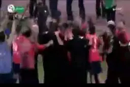 جشن بازیکنان نساجی به همراه کادرفنی پس از سوت پایان بازی+ویدئو 