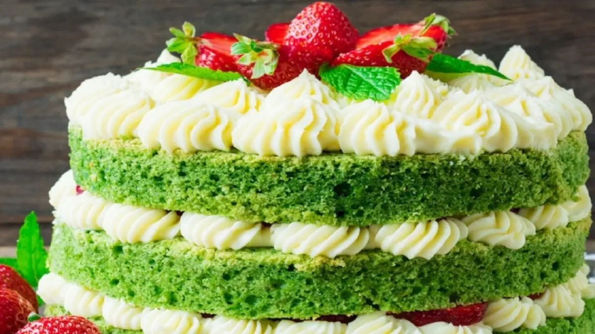 این کیک سبز خوش رنگ رو بدون رنگ خوراکی درست کن! | طرز تهیه کیک اسفناج خوشگل و خوشمزه +ویدئو