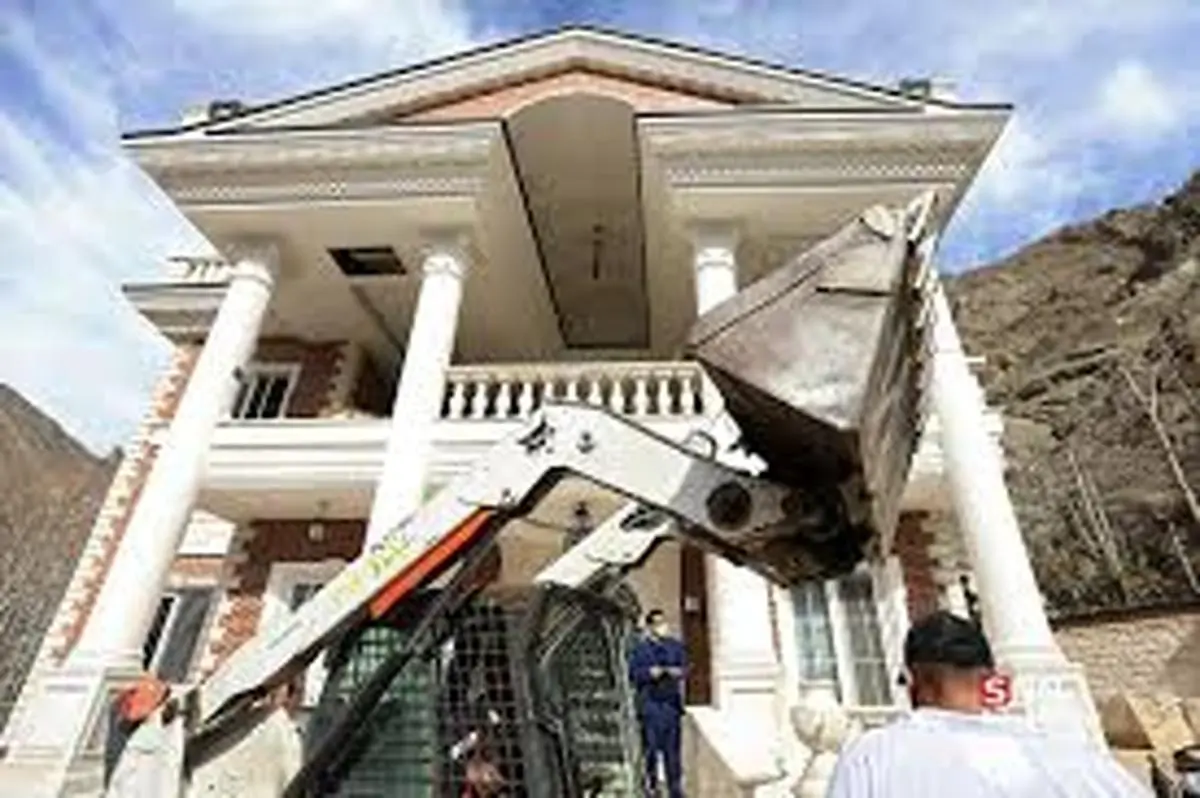 تخریب اَبَرویلای حاشیه رود کرج | پایان یک ساخت‌وساز غیرقانونی +ویدئو