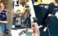 سرقت مسلحانه نوجوان 12 ساله از فروشگاه | مسلحانه وارد فروشگاه شد + ویدیو