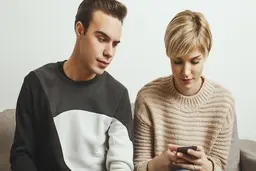  چه دلایلی ممکن است شریک عاطفی شما سعی کند از گوشی شما جاسوسی کند ؟