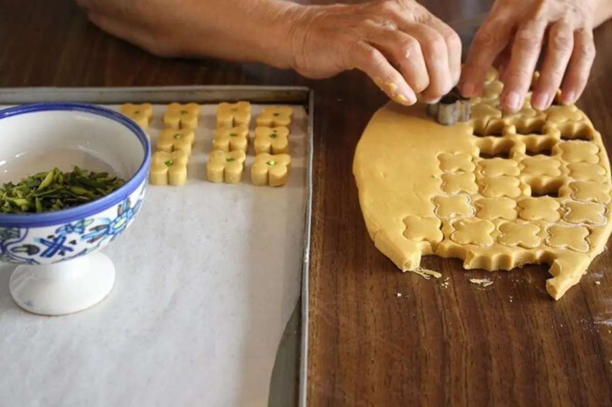 بیا تا شیرینی سنتی محبوب ایرانی هارو یاد بگیری | طرز تهیه شیرینی نخودچی +ویدئو