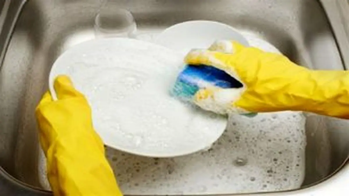 شستن ظرف‌ها برای حفظ سلامت قلب زنان مسن مفید است 