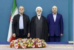 حضور سران قوا برای اقامه نماز بر پیکر رهبر شهید
