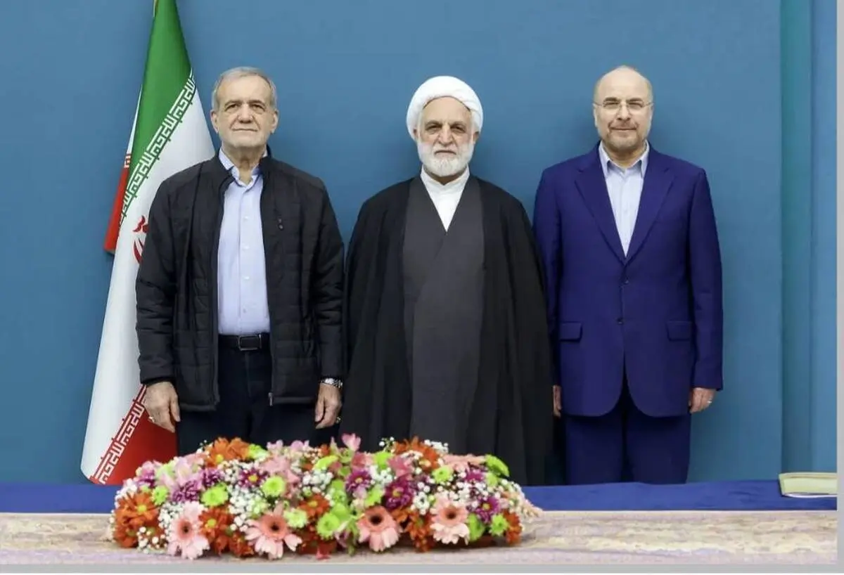 حضور سران قوا برای اقامه نماز بر پیکر رهبر شهید