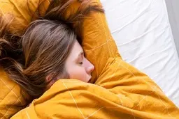 خوابیدن در یک اتاق خنک چه فوایدی برای ما دارد.