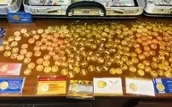نمایش سکه‌های طلای رشوه در دادگاه شهرداری لواسان 