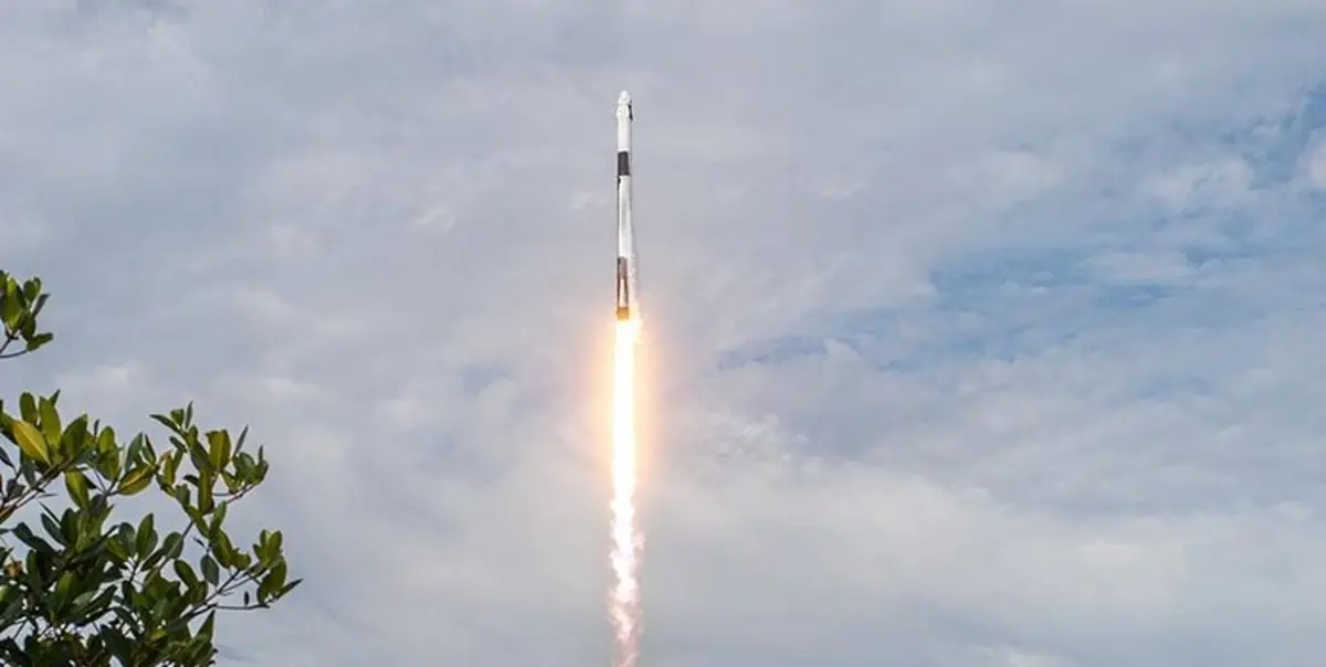 موشک «فالکون ۹» را در هنگام پرتاب ببینید+عکس 