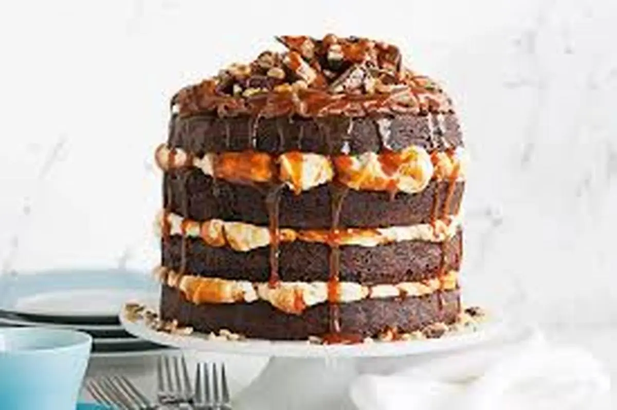 ترفند تهیه کیک اسنیکرز خانگی | ترکیب جذاب شیرینی و فندق +ویدئو