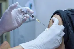 قبل و بعد از تزریق واکسن کرونا زیاد آب بنوشید 