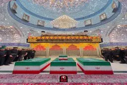 وداع با رهبر شهید | پیکر رهبر انقلاب در حرم امام رضا(ع) به خاک سپرده شد