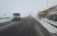 گرفتار شدن خودروها در جاده های برفی مازندران