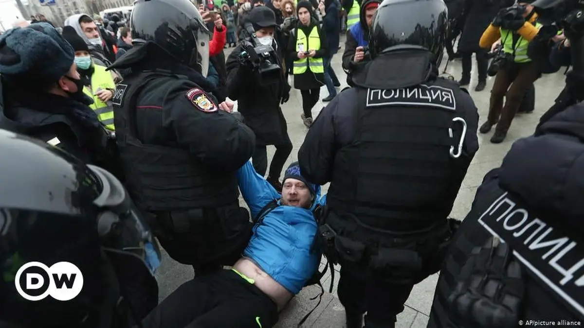 
 معترضان در روسیه  |  همسر ناوالنی هم بازداشت شد
