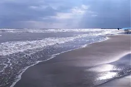 کاهش ۸ تا ۱۲ درجه‌ای دمای هوا در سواحل دریای خزر
