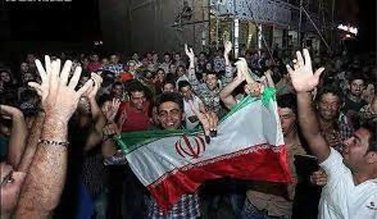 جشن صعود تیم‌ملی به جام جهانی در میدان ولیعصر تهران+ویدئو