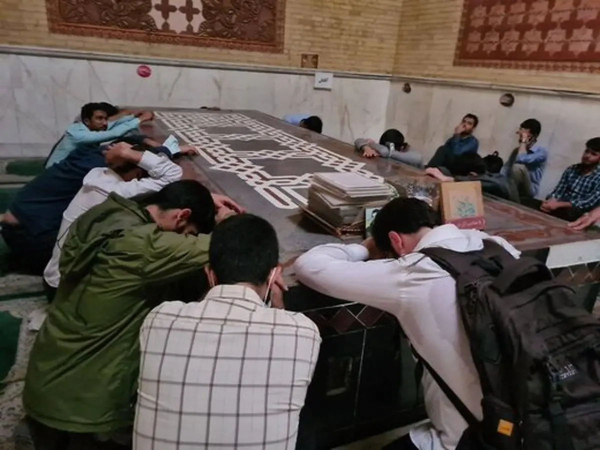 واکنش جالب یک فعال سیاسی به گریه 10 دانشجو بسیجی در دانشگاه شریف | تذکری به خدا ندارید؟