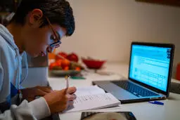 
ده دستورالعمل استفاده از شاد اعلام شد  | شما معلم‌تان را نخریده‌اید
