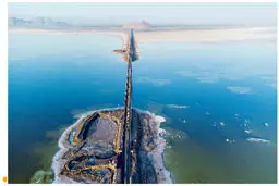 دزدی از آب دریاچه ارومیه در روز روشن+ویدئو 