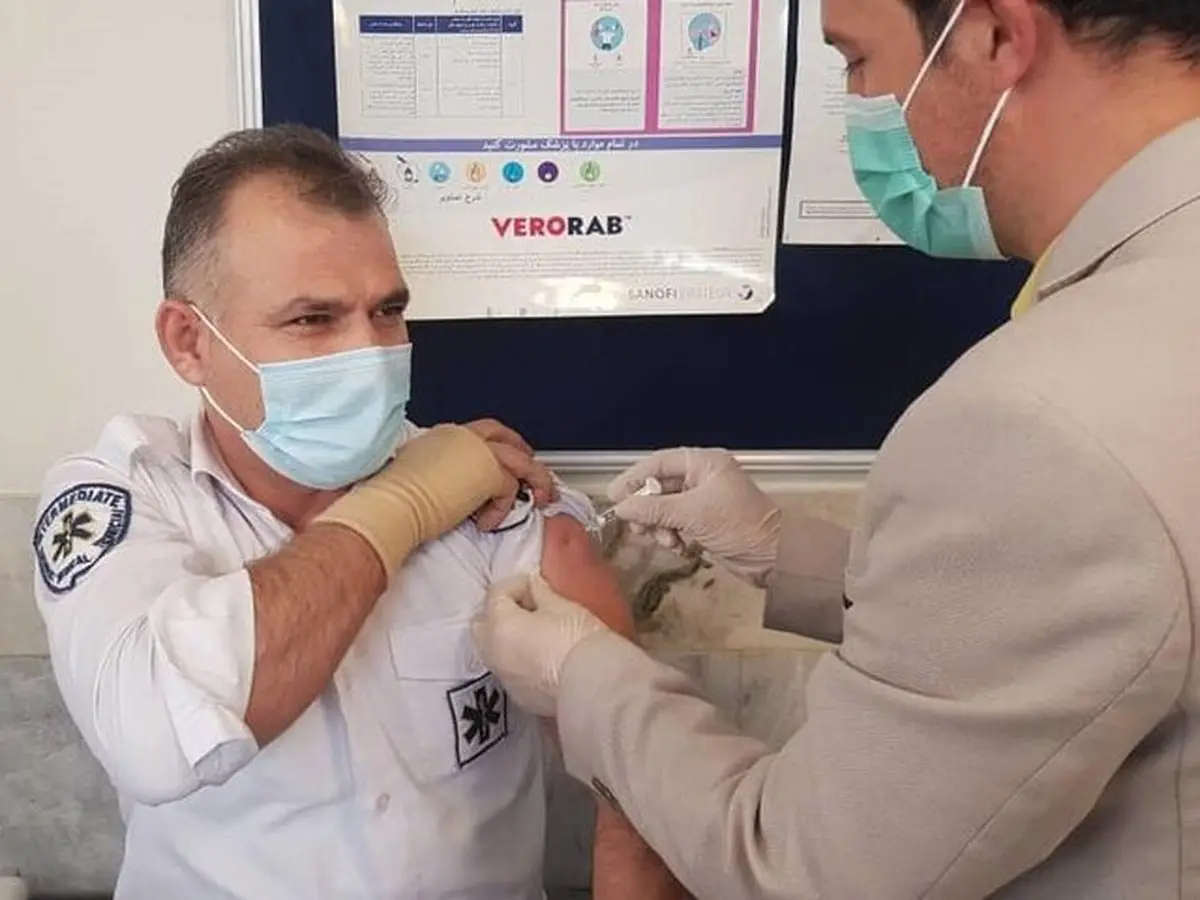 تزریق واکسن کرونا به نیروهای عملیاتی اورژانس تهران 