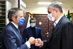 
توافق با آژانس؛ از «ابن الوقت» ها تا «فرزند زمان خویشتن» ها
