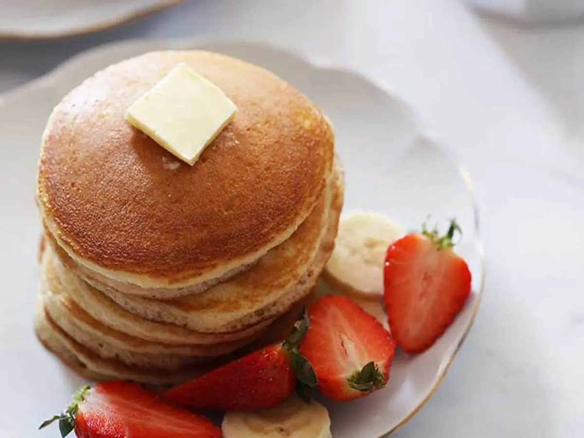 برای صبحانه پنکیک ساده تابه ای درست کن | طرز تهیه پنکیک ساده تابه ای با شیر + فوت و فن