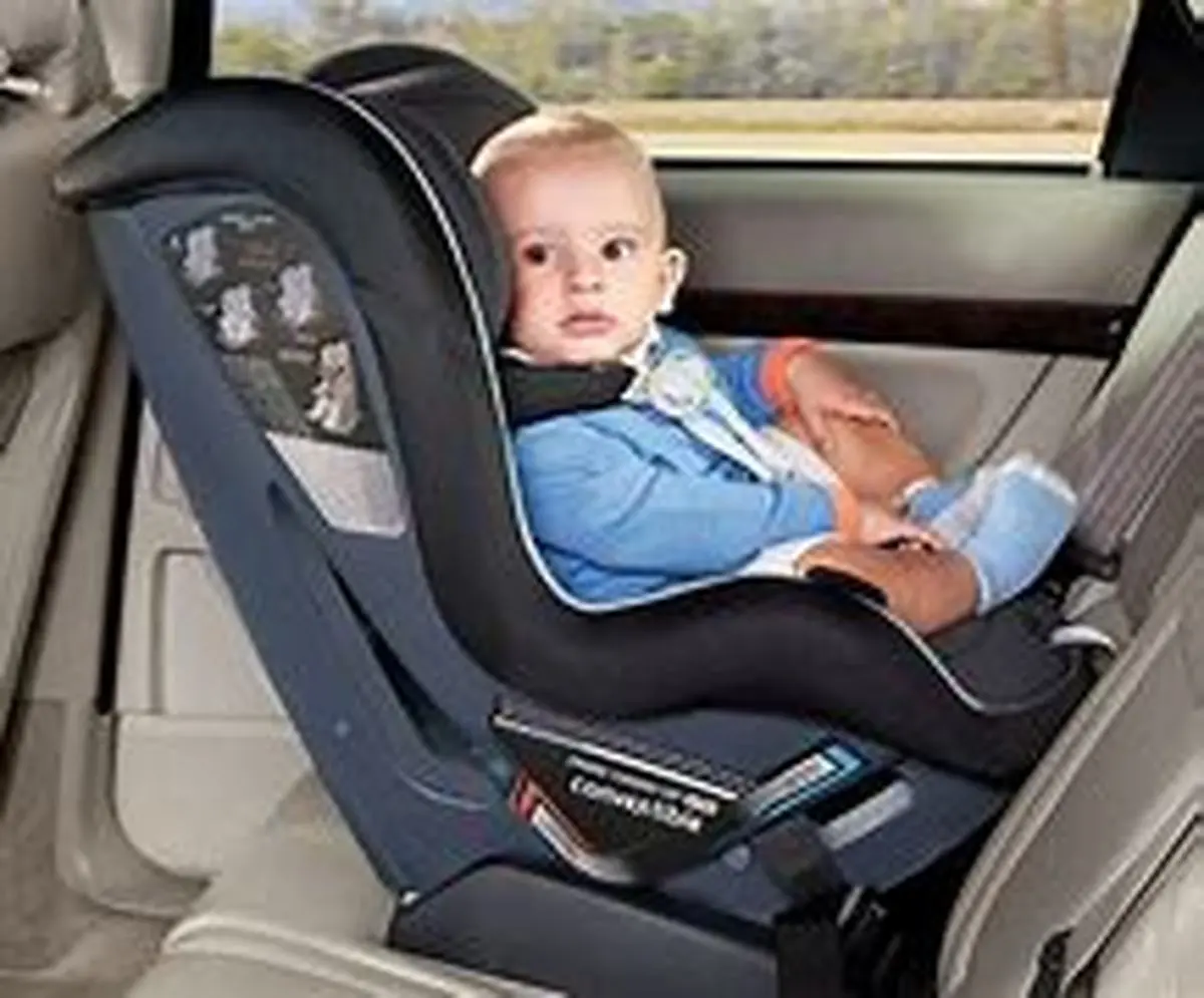 این مادر ترفند جالبی با آینه پیدا کرده برای محافظت و آرامش کودکش در صندلی عقب ماشین | دیگه نگران امنیت فرزندت تو ماشین نباش+ ویدئو